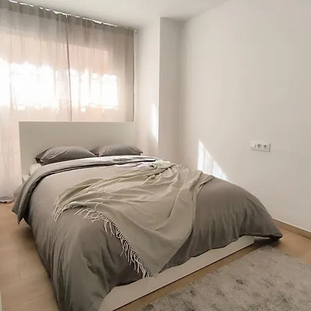 Apartment White Lily Godella
